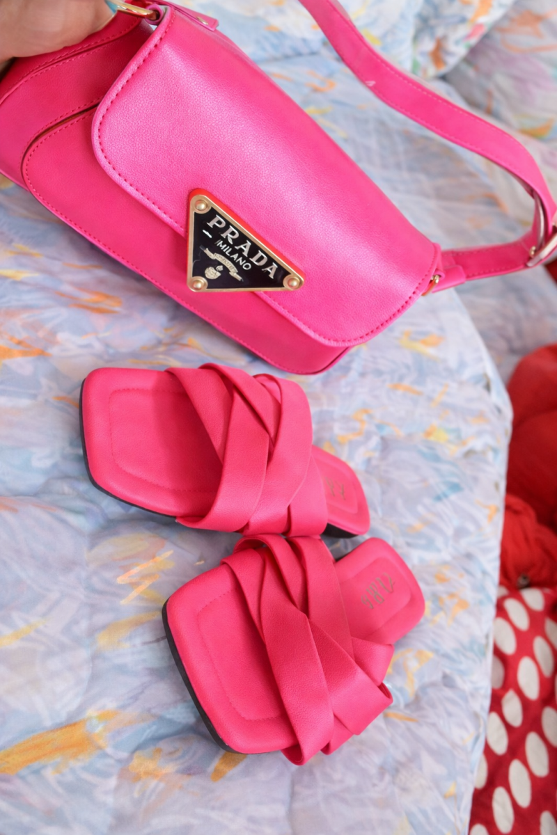 Sac Prada rose et sandales assorties