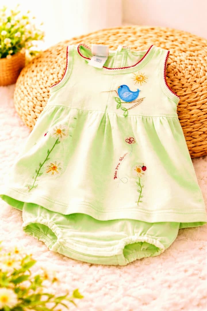 🌸 Des robes bébé en coton – Modèle intégré 🌸Adorable robe bébé tout-en-un, conçue en coton doux et respirant, idéale pour le confort et le bien-être de bébé au quotidien 🤍