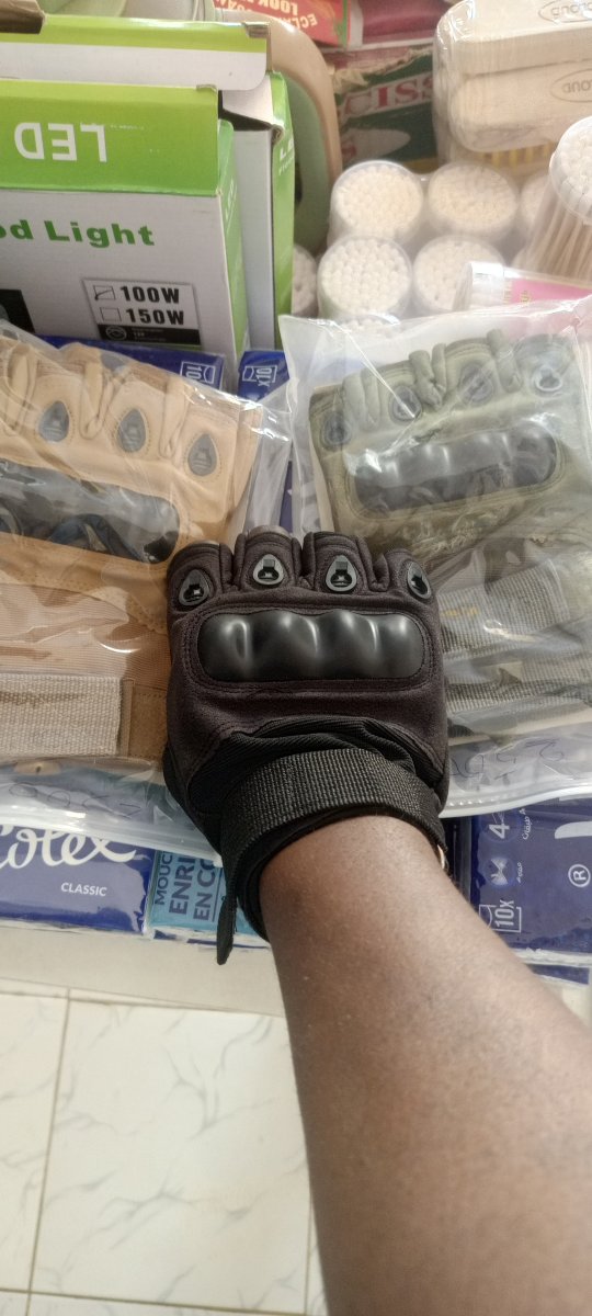 Gants tactiques à demi-doigts : Protection et Agilité Maximales